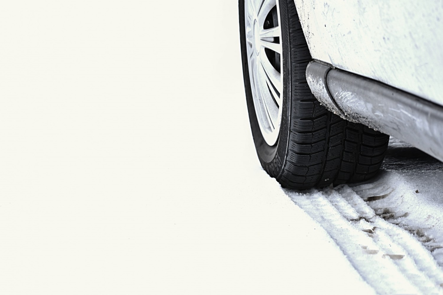 Proteggi l’auto in inverno con coperture e tappetini.jpg